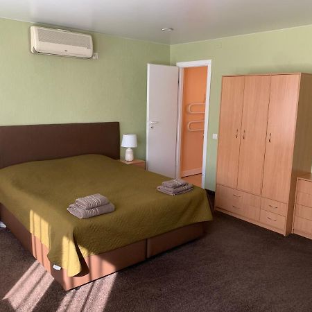 Hotel Laisves 30 Możejki Zewnętrze zdjęcie